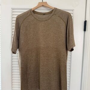 Lululemon Large Metal Vent Tech Short Sleeve Shirt